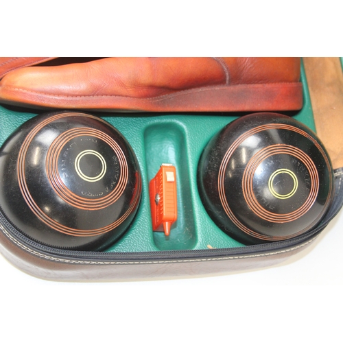 Set of 4 black size 5 LG Lawrie Rinkmaster lawn bowls in fitted case ...