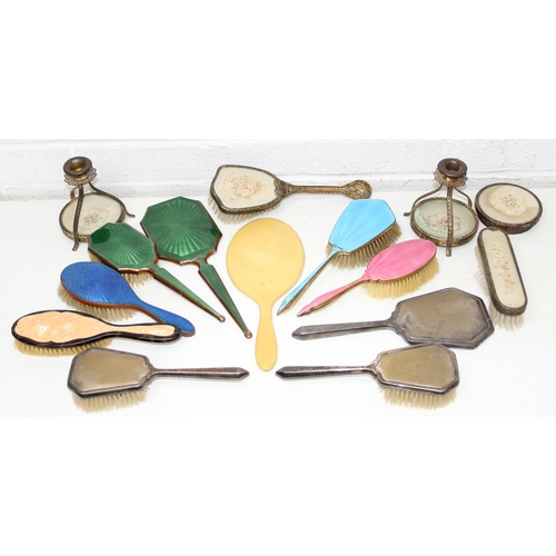 1573 - Qty of assorted dressing table items to inc brushes and hand mirrors etc, various designs to inc a n... 