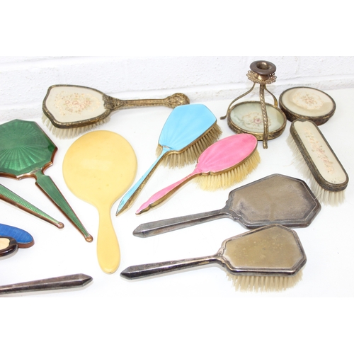 1573 - Qty of assorted dressing table items to inc brushes and hand mirrors etc, various designs to inc a n... 