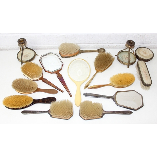 1573 - Qty of assorted dressing table items to inc brushes and hand mirrors etc, various designs to inc a n... 