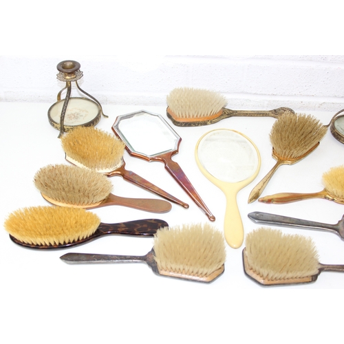 1573 - Qty of assorted dressing table items to inc brushes and hand mirrors etc, various designs to inc a n... 