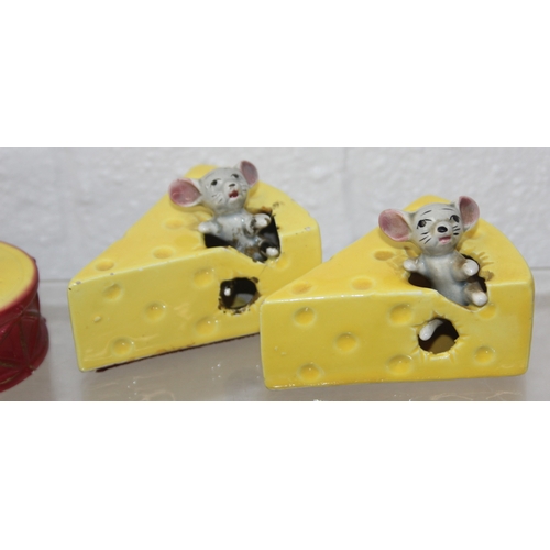 1577 - Qty of vintage Napco Ware style ornaments to incl mice, rabbits and cats