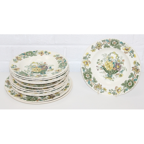 1581 - Qty of vintage Mason's Strathmore plates and bowls [12 pcs]