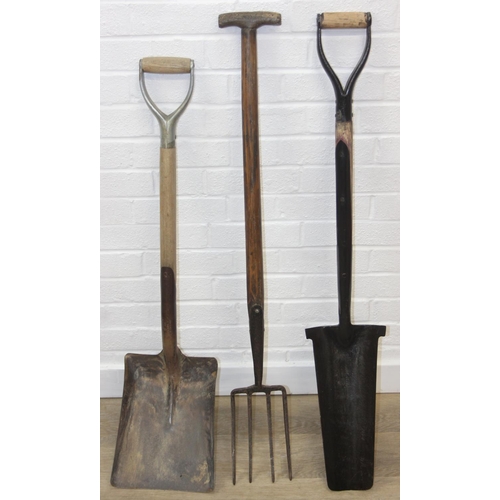 308 - Three assorted wooden handled garden tools to inc a vintage trenching shovel, fork and shovel [3]