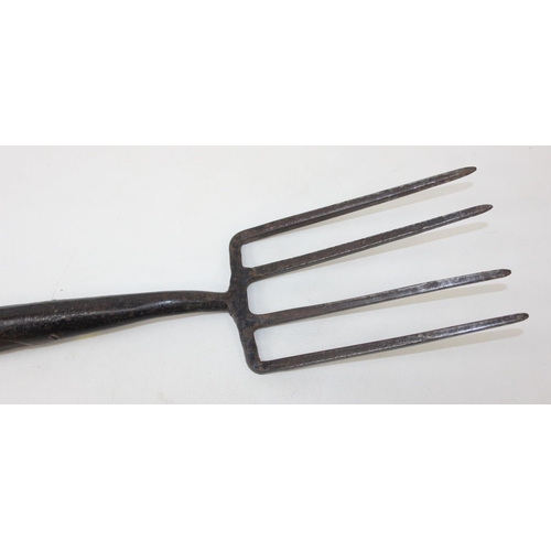 308 - Three assorted wooden handled garden tools to inc a vintage trenching shovel, fork and shovel [3]