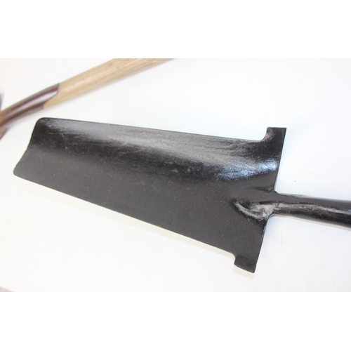 308 - Three assorted wooden handled garden tools to inc a vintage trenching shovel, fork and shovel [3]