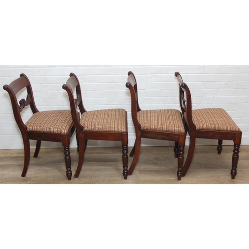 83 - A set of four Regency period mahogany dining chairs with carved back and turned legs, brown palette ... 