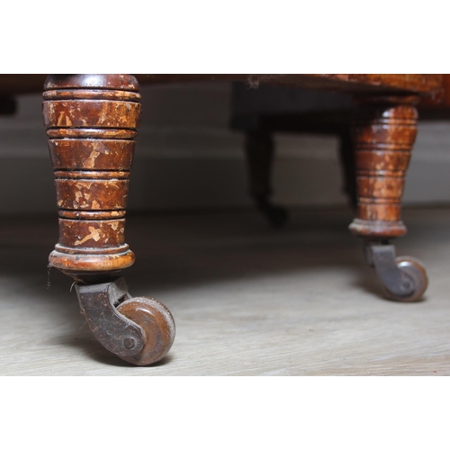 59 - An Edwardian three part desk with inset dark leather top and castors, brass fittings, 106cm x 55cm x... 