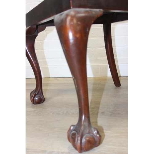 104 - Set of four antique Chippendale style chairs with red leather upholstery and decorative carved backs... 