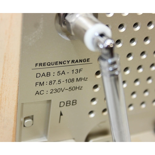 Roberts RD-8 digital radio with instructions and power cable
