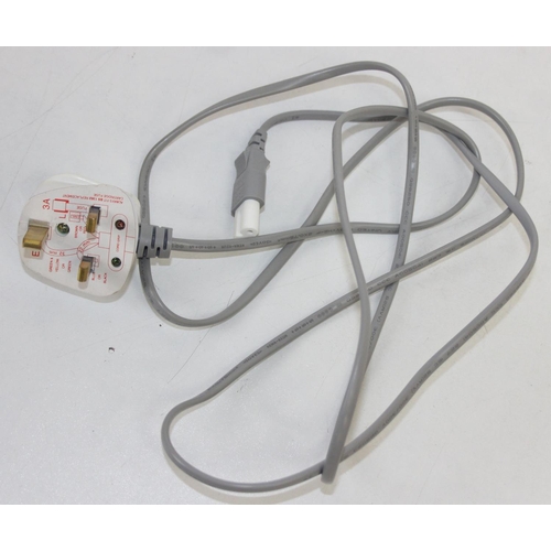 Roberts RD-8 digital radio with instructions and power cable