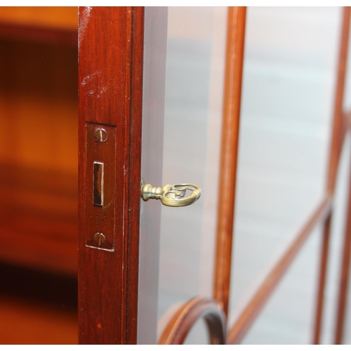 21 - William Tillman Furniture - a superb quality modern Georgian style display cabinet with glazed doors... 