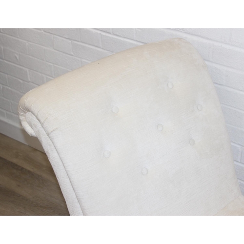 194 - Modern Chaises Longue with white button upholstery and wooden legs, 148cm x 64cm x 82cm...