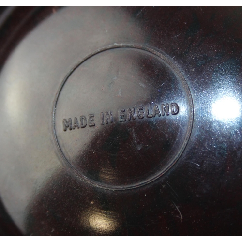 1557 - Qty of assorted smoking related items to inc Bakelite ashtrays, lighters advertising items etc