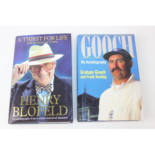 530 - Autographs; Cricketers - Books about cricket, with approximately 40 autographs, mostly cricketers, t... 