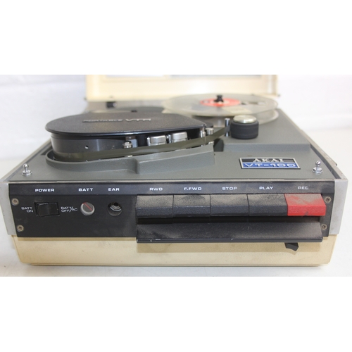 Akai Portable VTR VT-100 and a VC-110 camera [2]