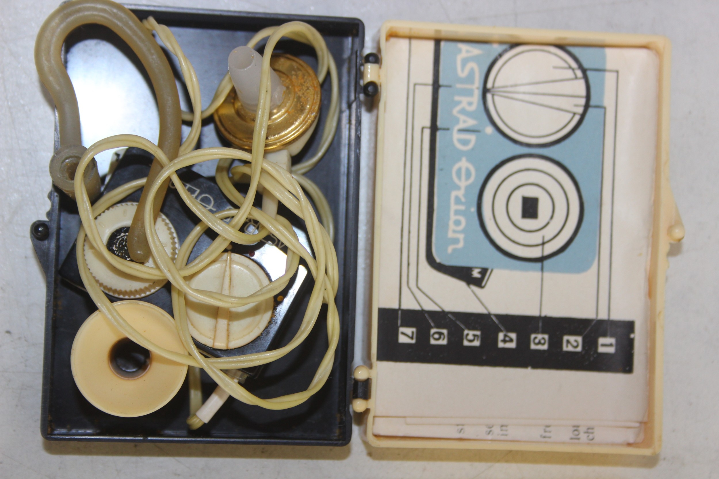 Qty of assorted small and earpiece radios to inc a Sinclair Micro 6 etc