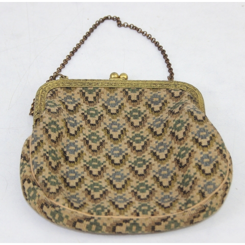 259 - Various vintage evening and clutch bags to include beaded and tapestry examples, the largest 26cm wi... 