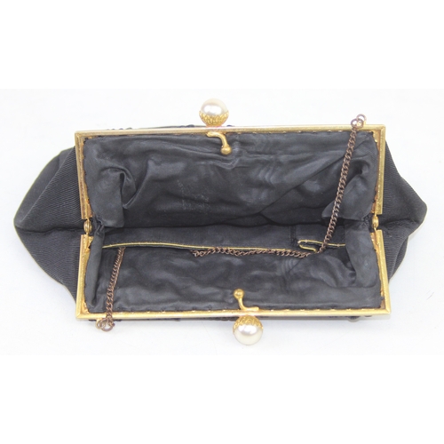 259 - Various vintage evening and clutch bags to include beaded and tapestry examples, the largest 26cm wi... 