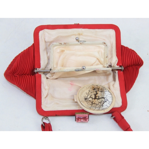 259 - Various vintage evening and clutch bags to include beaded and tapestry examples, the largest 26cm wi... 