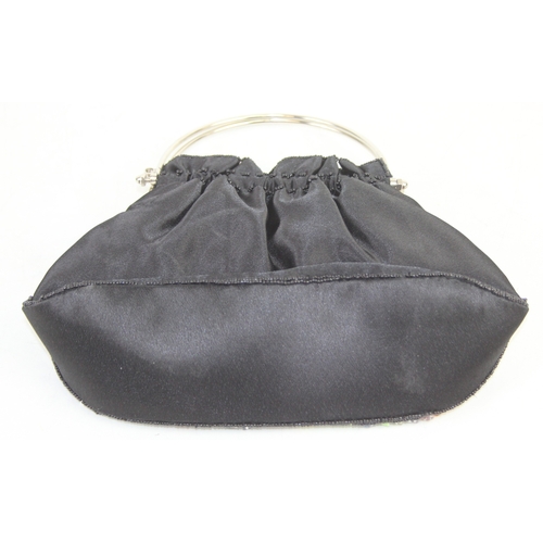 259 - Various vintage evening and clutch bags to include beaded and tapestry examples, the largest 26cm wi... 