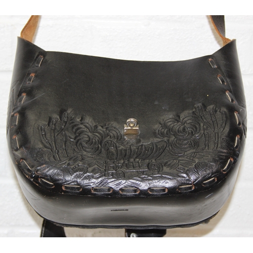 259A - A vintage Mexican leather handbag in the form of a Cowboy saddle, 29cm wide