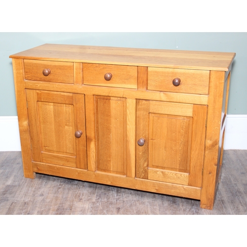 14 - A modern light oak three drawer two door sideboard made by Neil Thompson, 156cm x 55cm x 101cm
