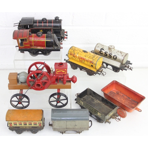 Qty of assorted O gauge clockwork train items to inc two locomotives ...