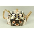 A Davenport tea pot, in the Imari pattern, and a saucer, marked to base 2614, and a further saucer i... 