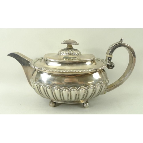 398 - A George III silver teapot, London 1808, R.H.S.H. for Robert Samuel Hennell, with gadrooned body, ap... 