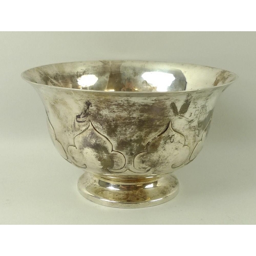 399 - An Edwardian silver bowl, with flared rim and raised foot, London 1910, 17.7toz, 17 by 10cm.