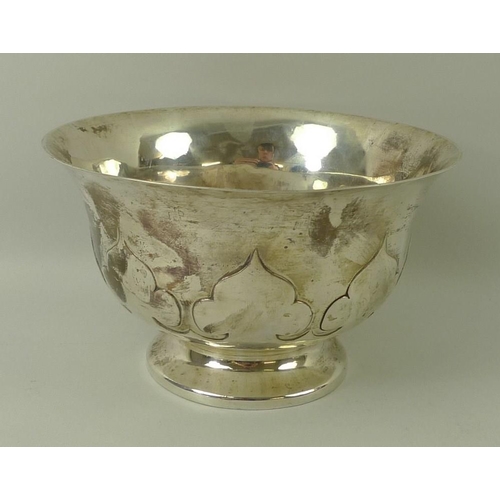 399 - An Edwardian silver bowl, with flared rim and raised foot, London 1910, 17.7toz, 17 by 10cm.