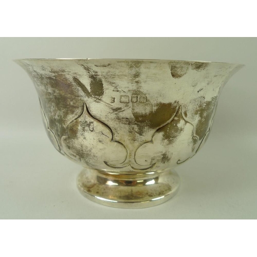 399 - An Edwardian silver bowl, with flared rim and raised foot, London 1910, 17.7toz, 17 by 10cm.