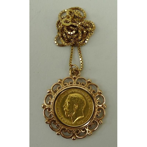 413 - A George V gold half sovereign, 1913, in a 9ct gold pendant mount and chain, 15.6g.