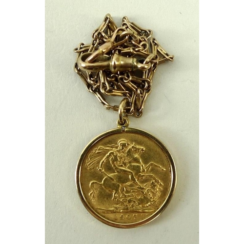 417 - An Edward VII gold sovereign, 1907, in a 9ct gold mount with chain, 14.5g.