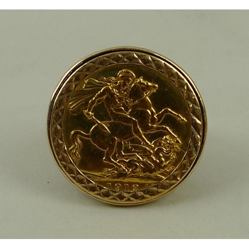 420 - A George V gold sovereign, 1912, mounted in a 9ct gold ring, size O, total weight 14.1g.