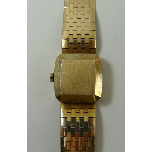 440 - A Marvin Revue wristwatch, the square with baton numerals and date aperture, on a 9ct gold bracelet ... 