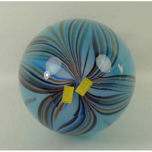 59 - An modern art glass vase, in the Murano style, the blue ground with abstract striated design, with r... 