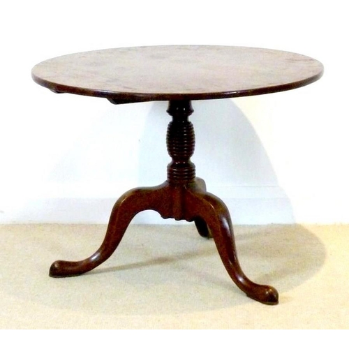 654 - A Georgian mahogany circular occasional table, tilt top, raised on a single turned column and three ... 