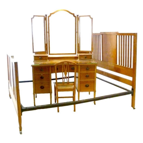 659 - An Edwardian satinwood and marquetry inlaid bedroom suite, comprising double compactum with fitted i... 