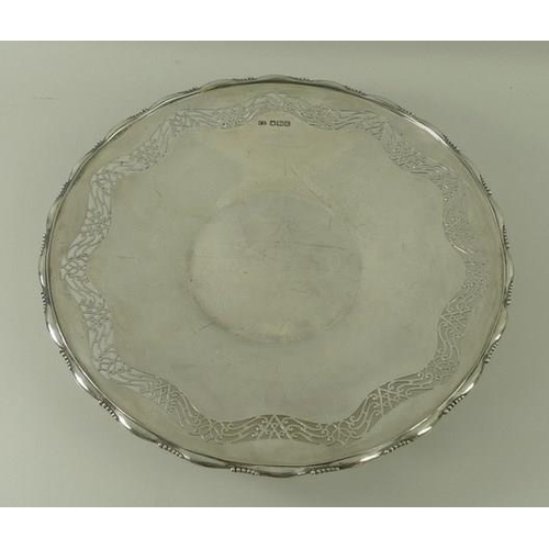 736 - A silver circular cake plate, fret cut band and applied cast rim, raised on a circular foot, Sheffie... 