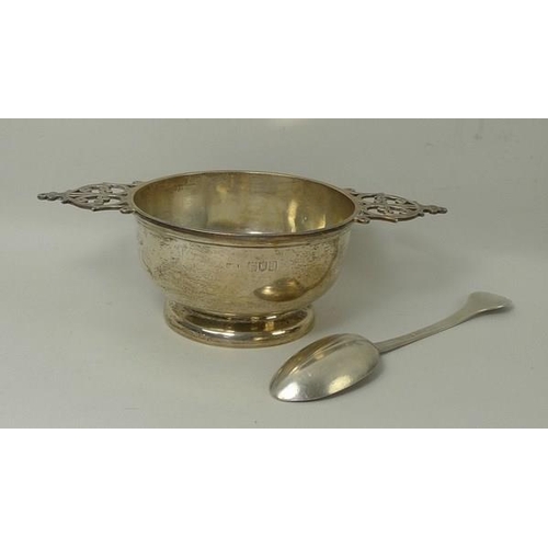 740 - A silver porringer and spoon Christening set, London 1896, Josiah Williams & Co, designed by George ... 