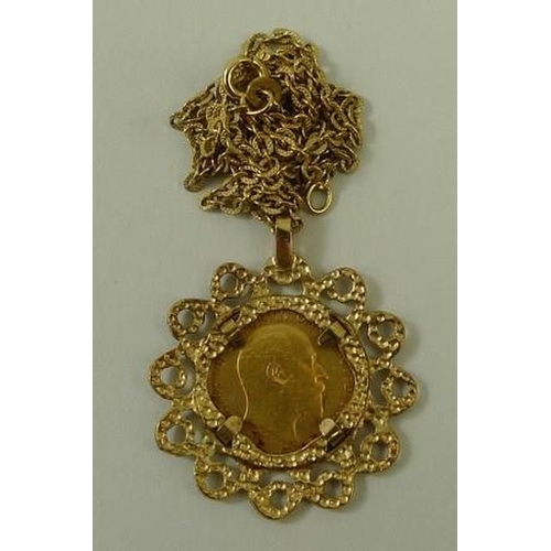 768 - An Edward VII gold half sovereign, 1907, in a 9ct gold pendant mount with gold link chain.