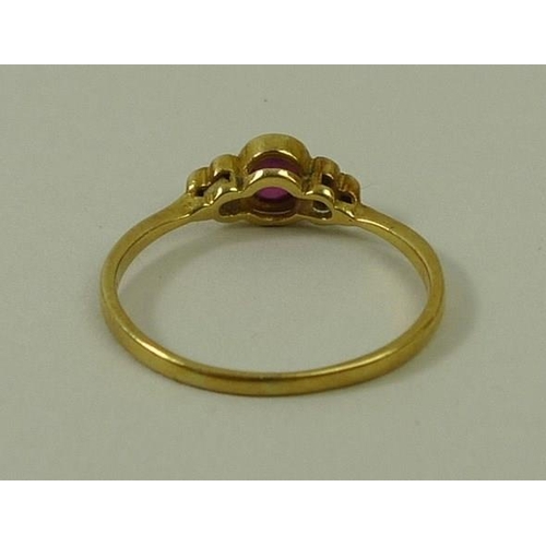 786 - A 9ct gold ring set with a central ruby/pink amethyst, flanked either side by three diamonds, size L... 