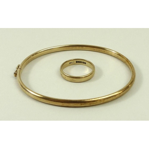 793 - A 9ct gold hoop bangle, together with a 9ct gold wedding band, size M, 7.6g total weight. (2)