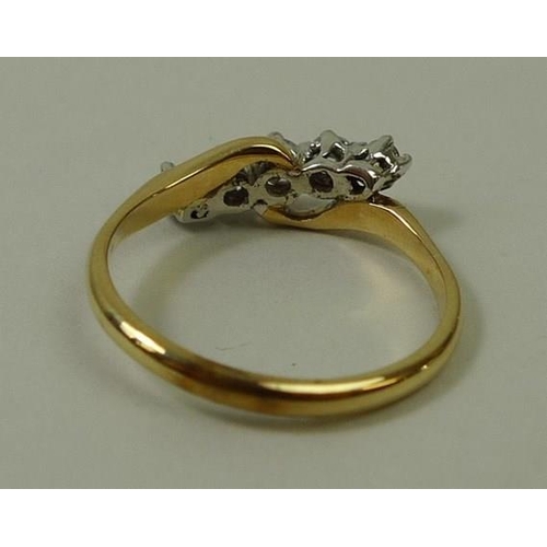 799 - An 18ct gold and diamond crossover ring, set with five graduated diamonds, total approximately 0.55c... 