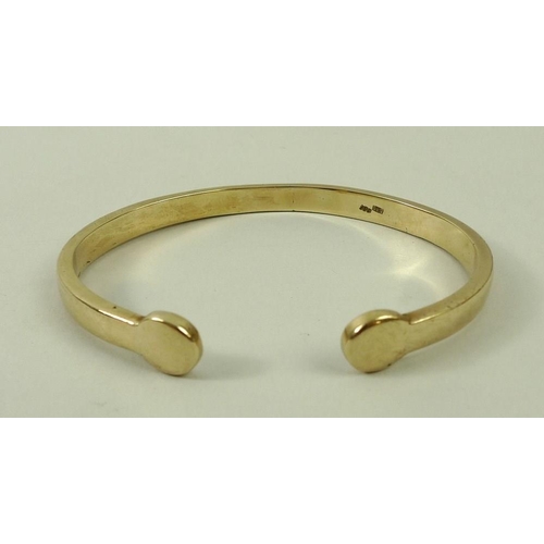 830 - A 9ct gold torc bangle, 39g.