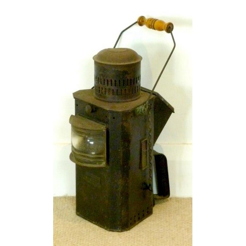 841 - A late 19th / early 20th century tin plate paraffin Morse signal lamp, with a wide angle, narrow ver... 