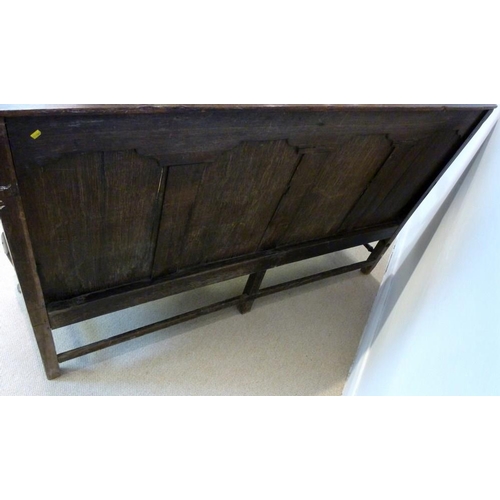 1043 - A mid 18th century provincial oak settle, the rectangular back with four arched fielded panels conti... 