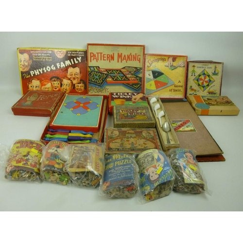 639 - A collection of assorted early 20th century toys, including six Disney jigsaw puzzles, Table Skittle... 